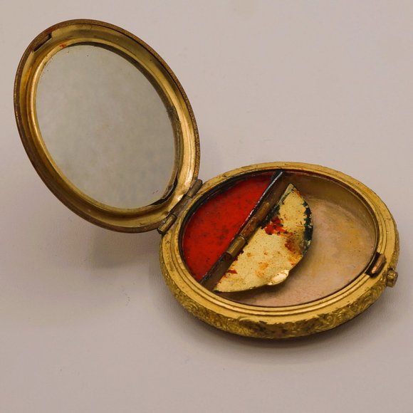 Vintage Elgin Style Brass Rouge & Powder Lions Club Compact - Picture 7 of 11